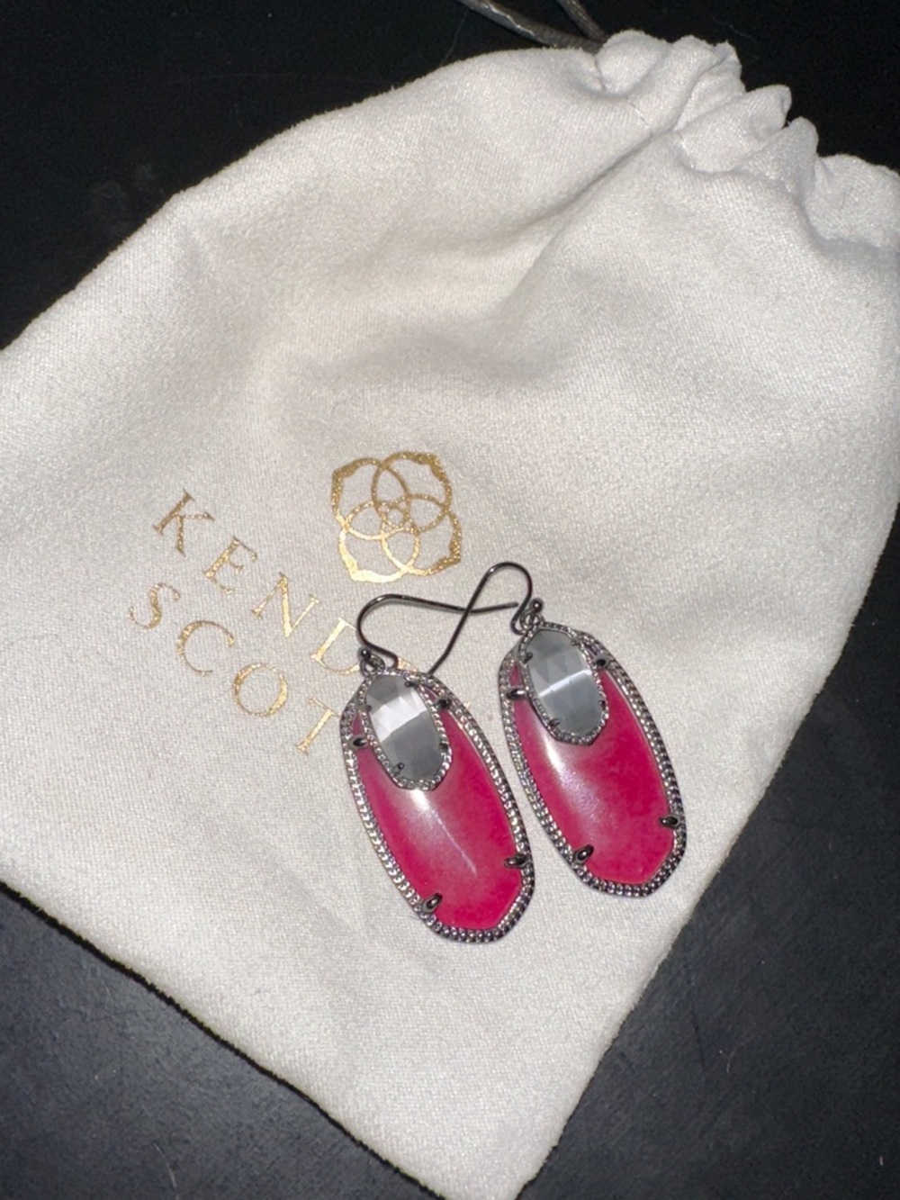 Kendra Scott maroon/fuchsia earrings with black metal
